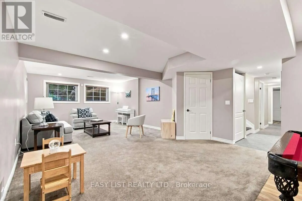 5929 ROSEWOOD CRESCENT