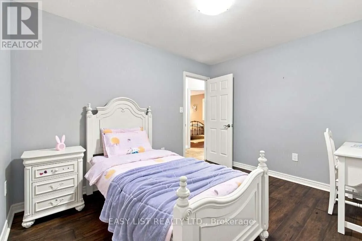 5929 ROSEWOOD CRESCENT