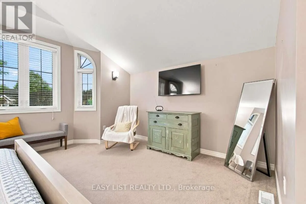 5929 ROSEWOOD CRESCENT