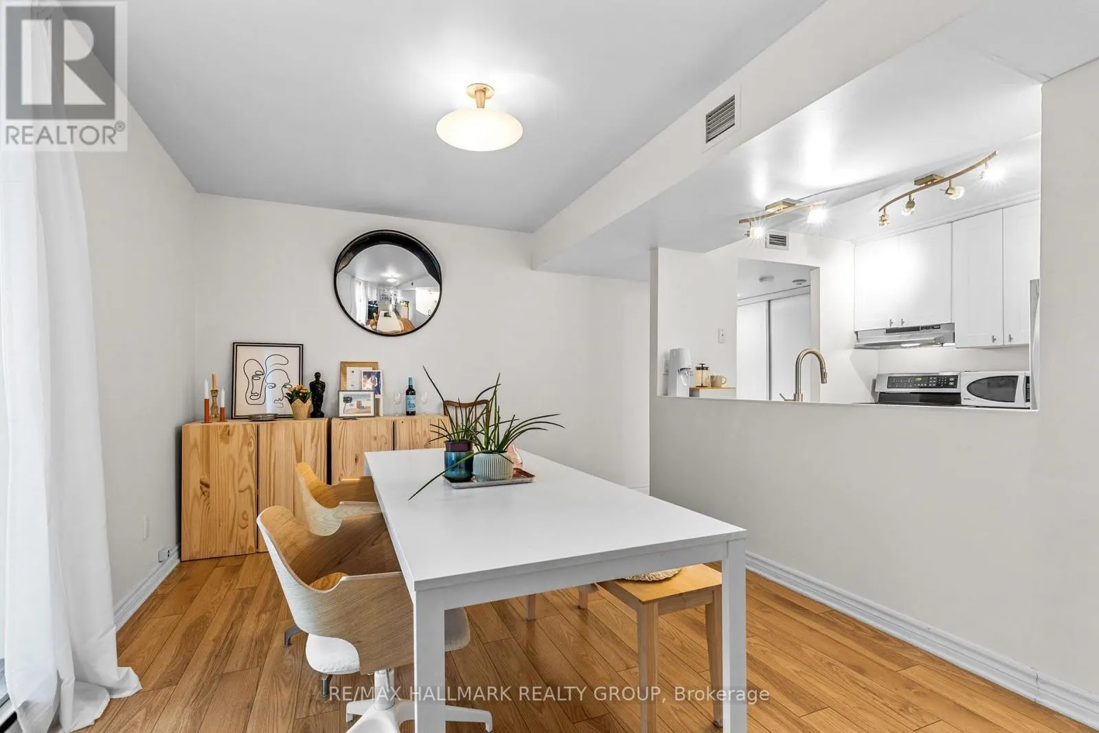 701 - 18 NEPEAN STREET