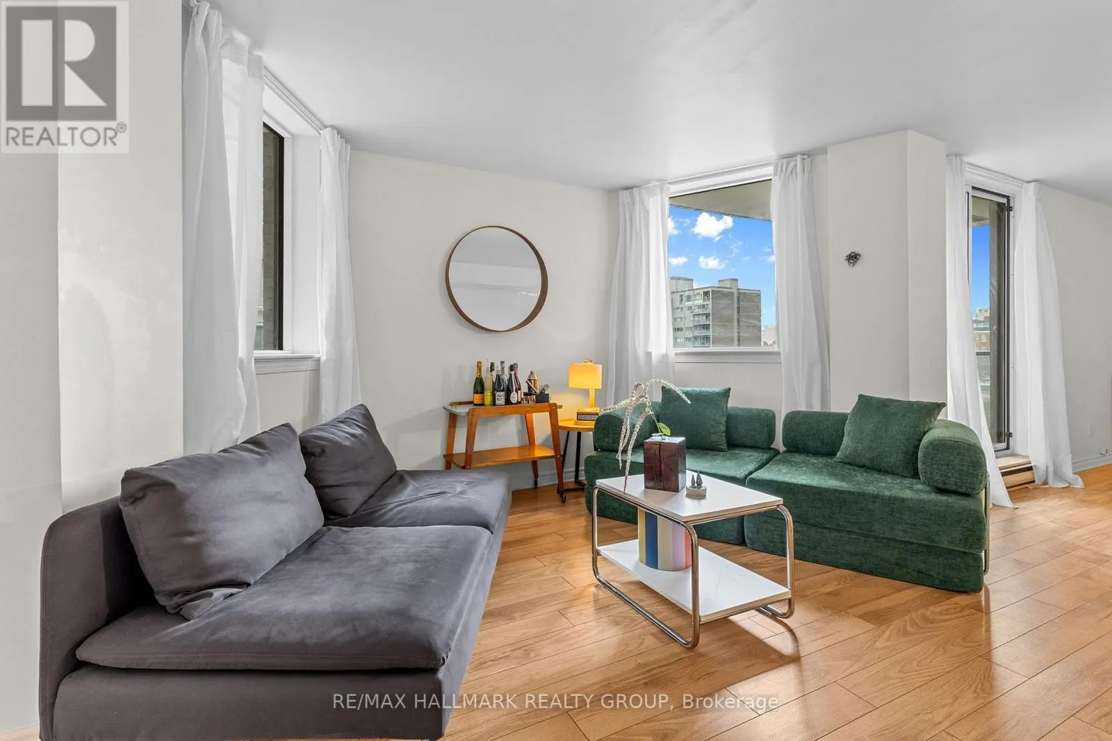 701 - 18 NEPEAN STREET