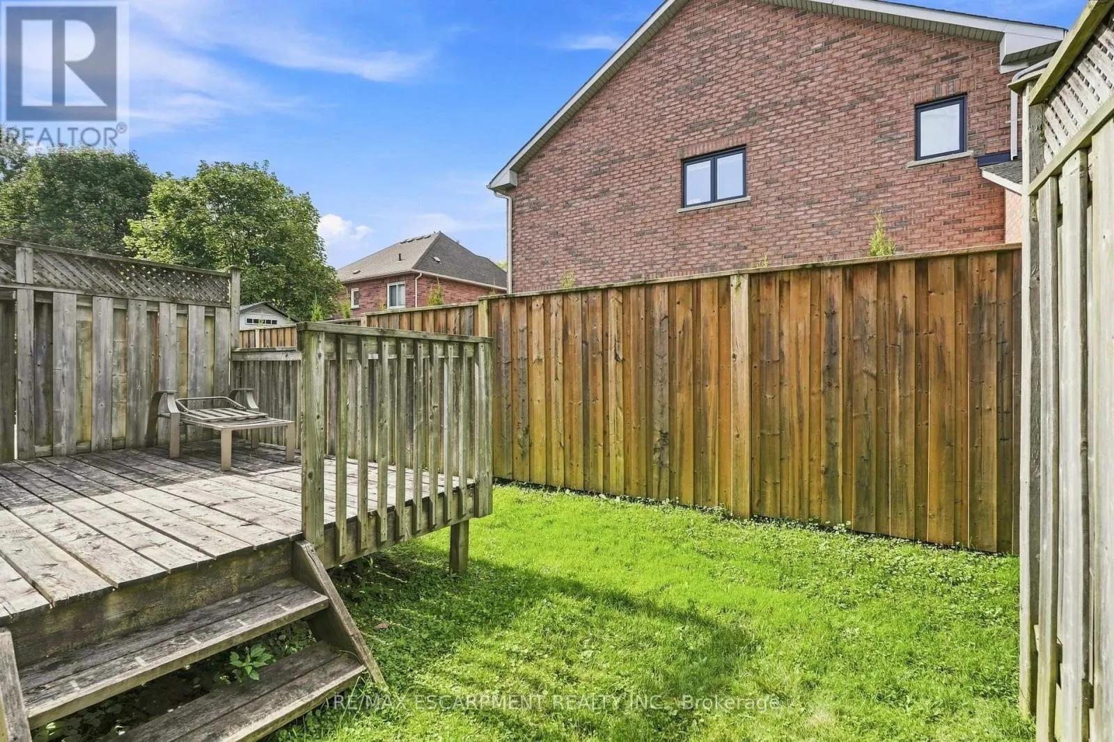 2 - 222 FELLOWES CRESCENT