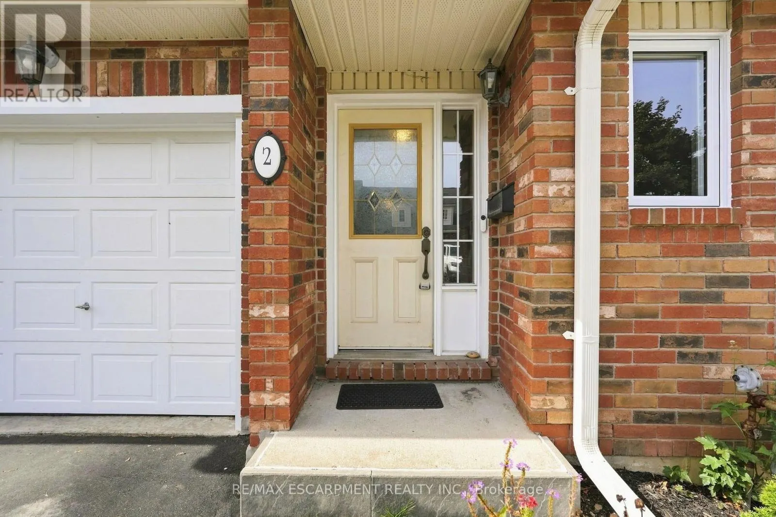 2 - 222 FELLOWES CRESCENT