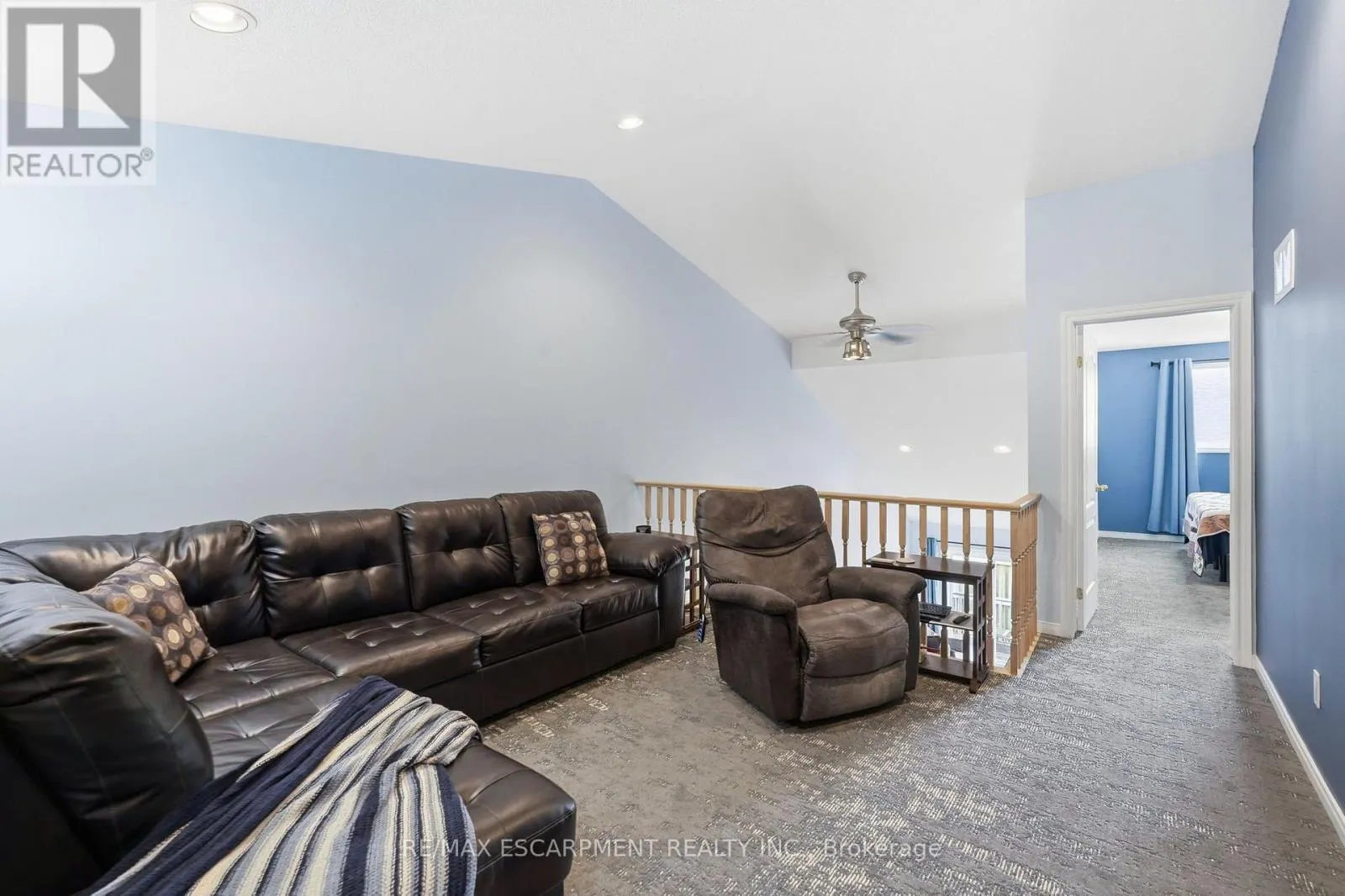 2 - 222 FELLOWES CRESCENT