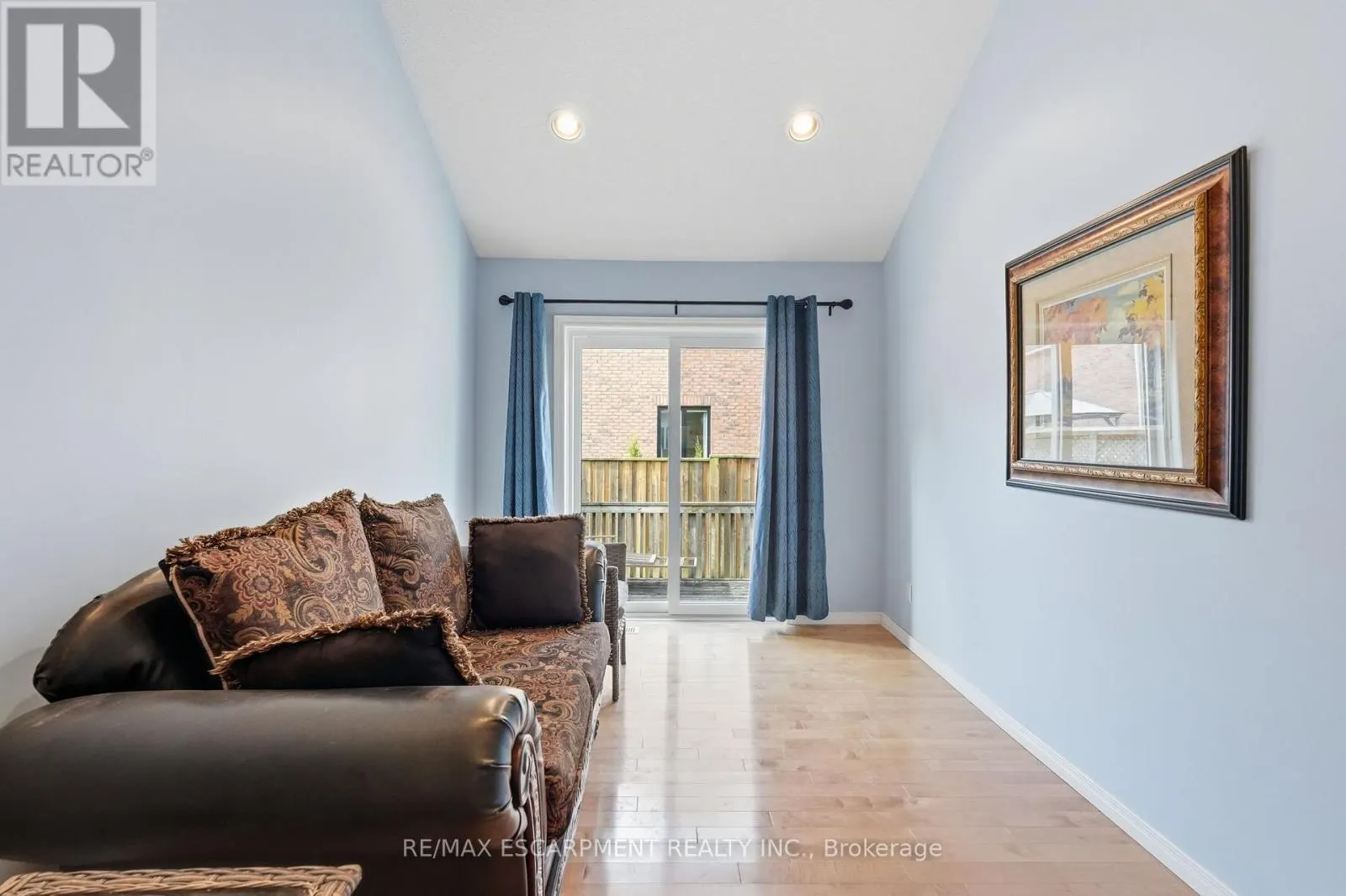 2 - 222 FELLOWES CRESCENT