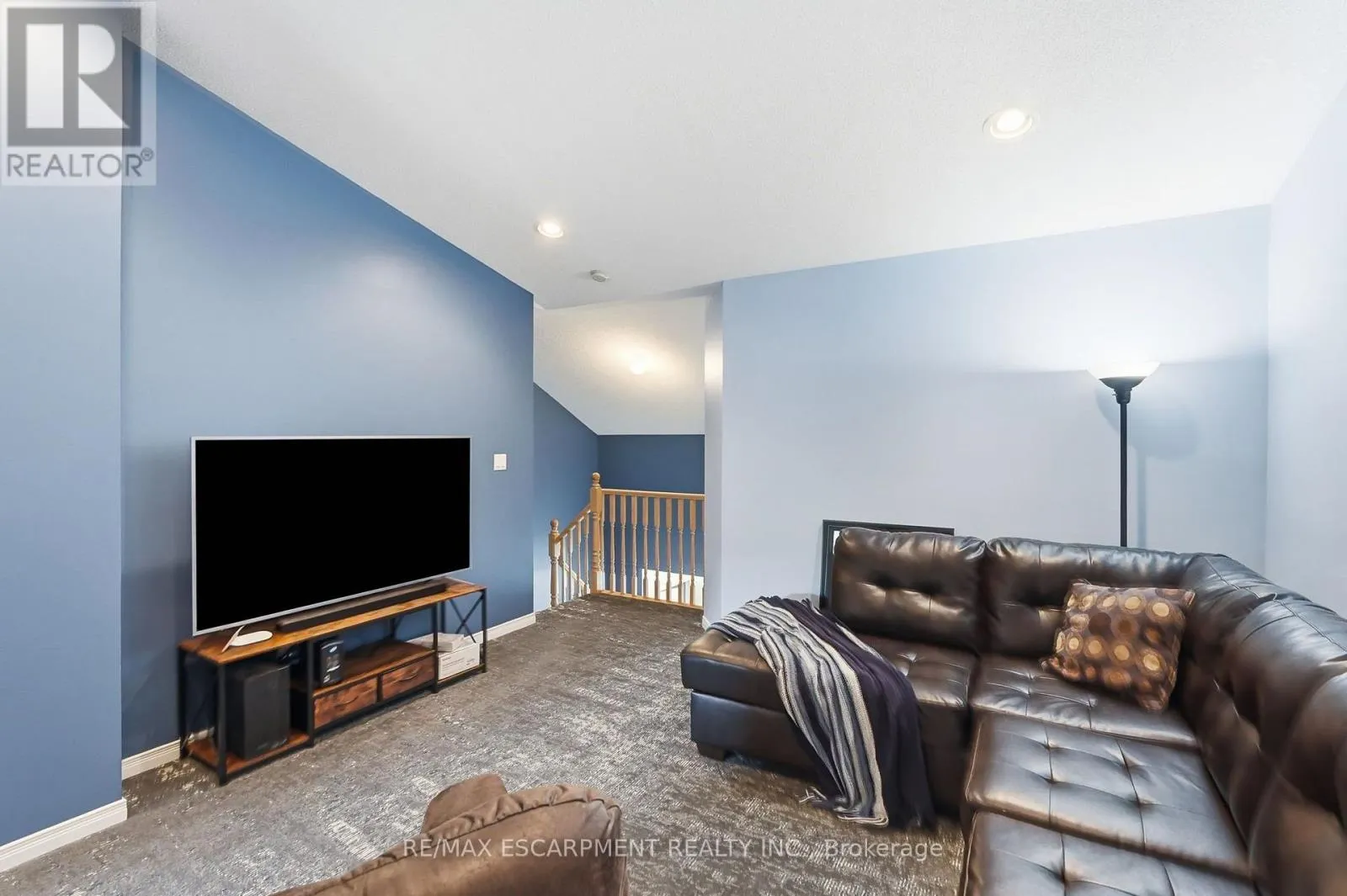2 - 222 FELLOWES CRESCENT