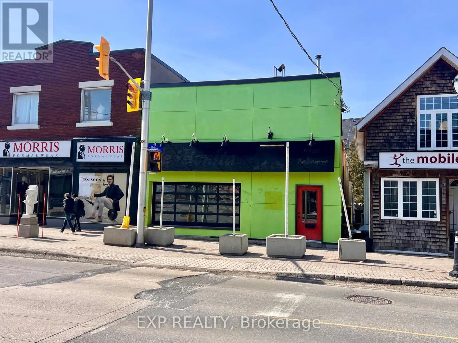 1079 WELLINGTON STREET W