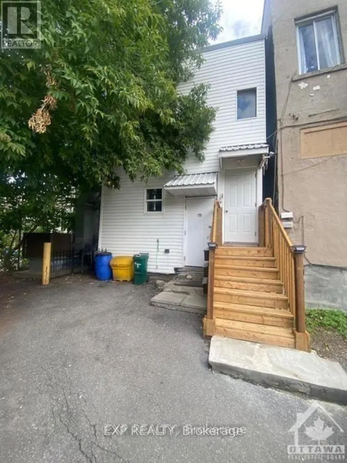 1079 WELLINGTON STREET W