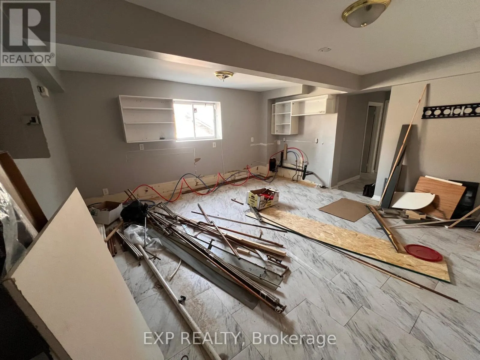 1079 WELLINGTON STREET W