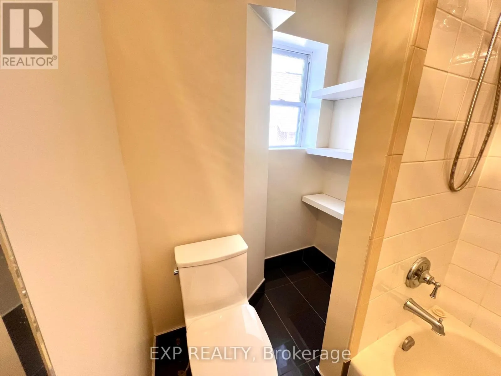 1079 WELLINGTON STREET W