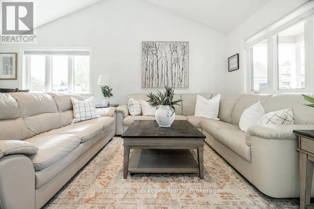 43 NAPIER STREET W