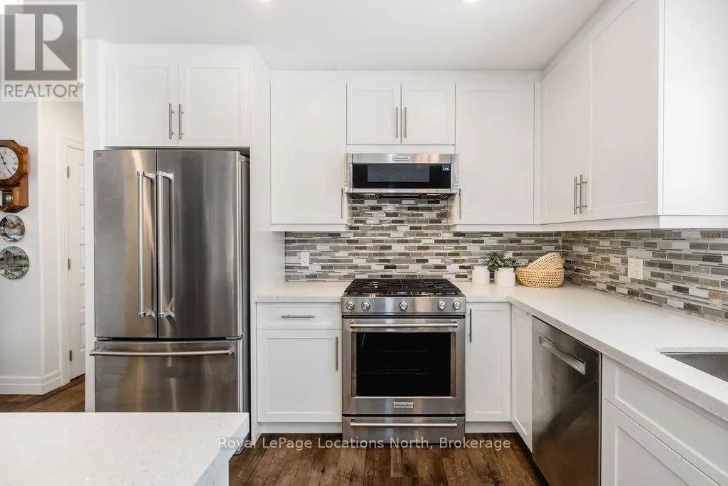 43 NAPIER STREET W