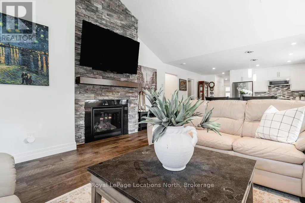 43 NAPIER STREET W