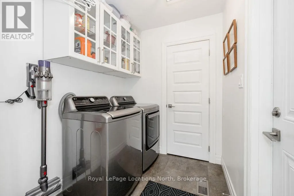 43 NAPIER STREET W
