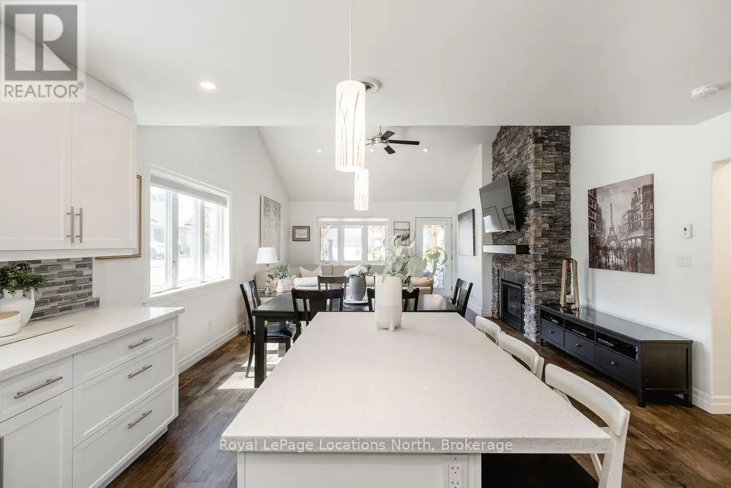 43 NAPIER STREET W