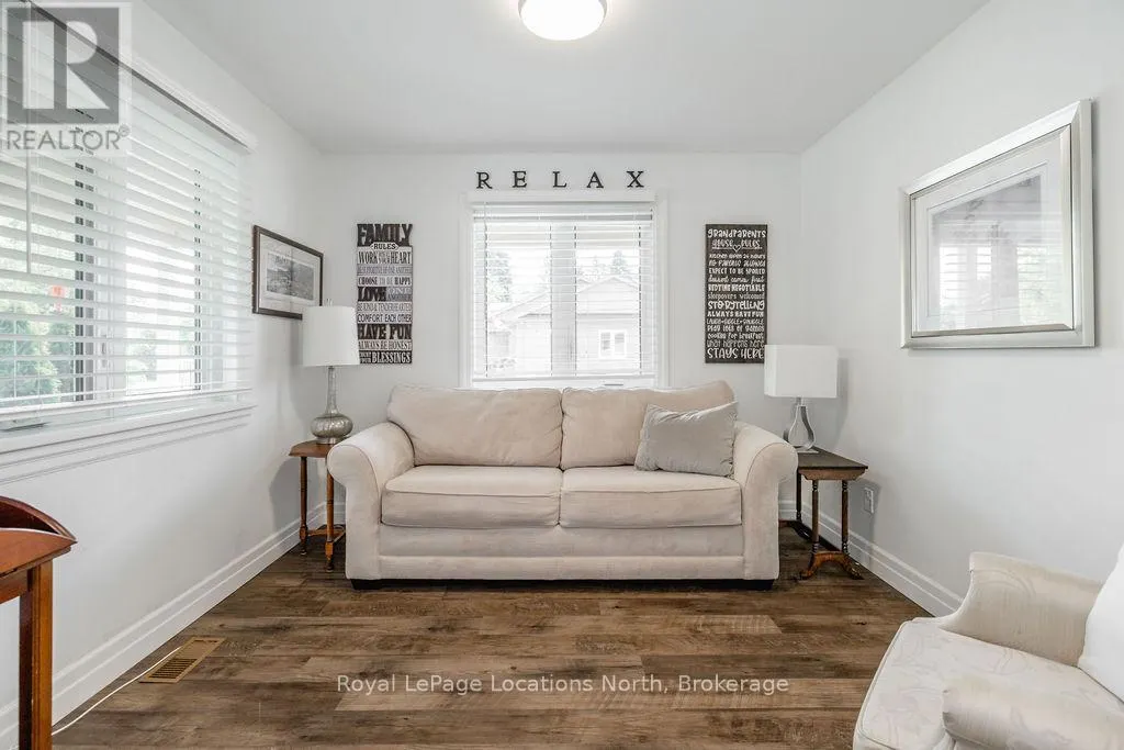 43 NAPIER STREET W