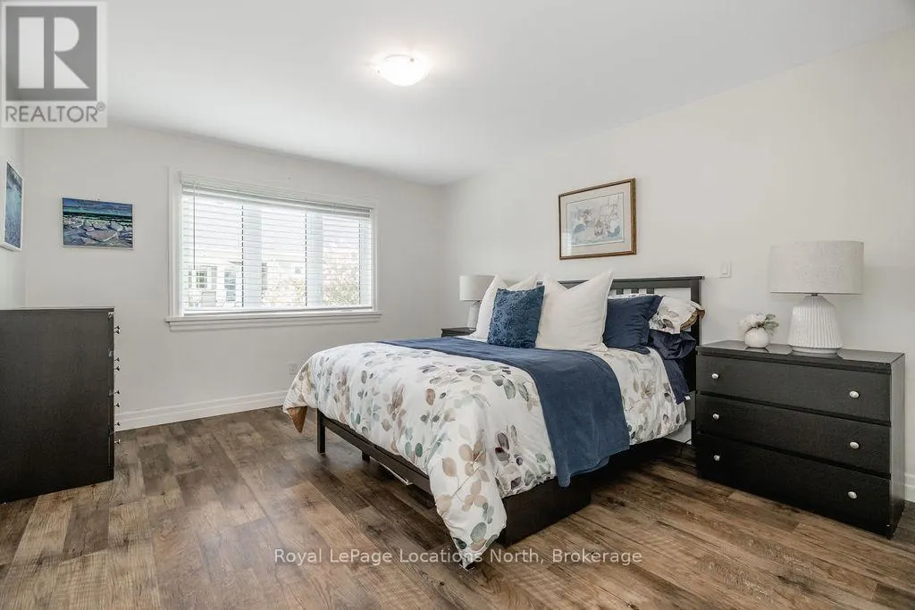 43 NAPIER STREET W