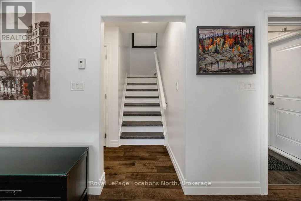 43 NAPIER STREET W