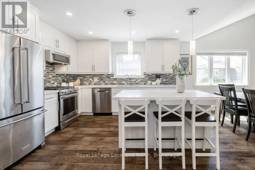 43 NAPIER STREET W