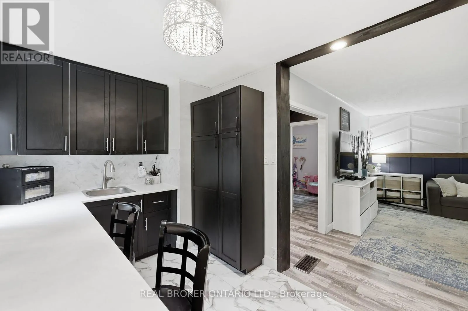 21 RIDGEWOOD AVENUE
