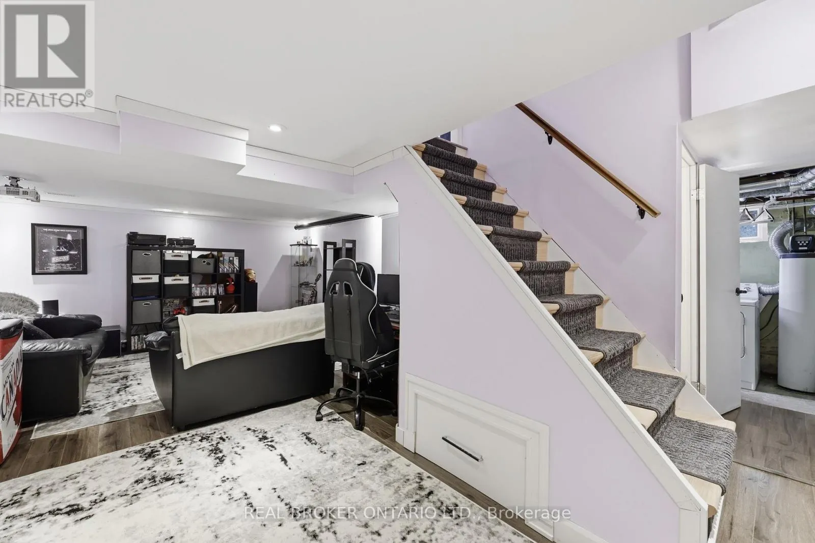 21 RIDGEWOOD AVENUE