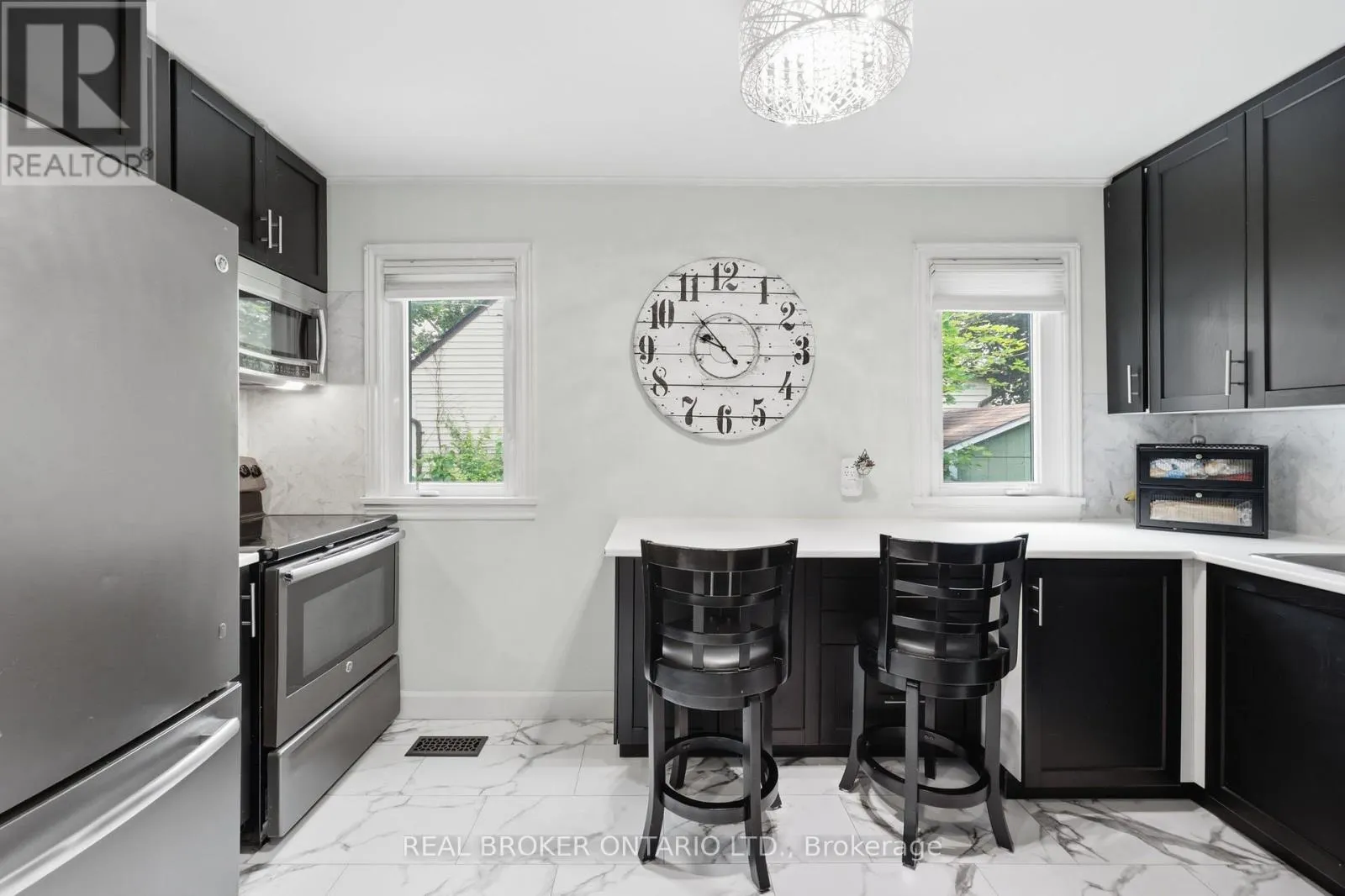 21 RIDGEWOOD AVENUE