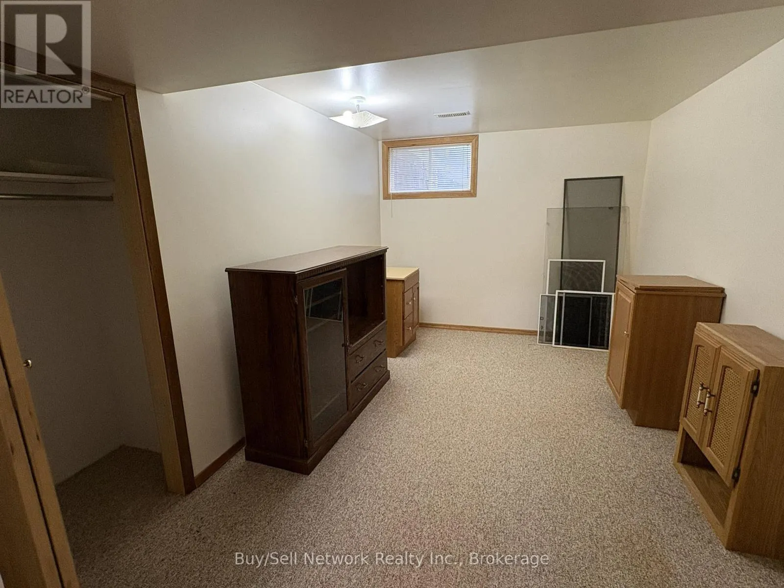 2565 MARSDALE DRIVE