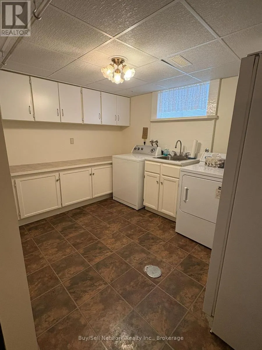 2565 MARSDALE DRIVE
