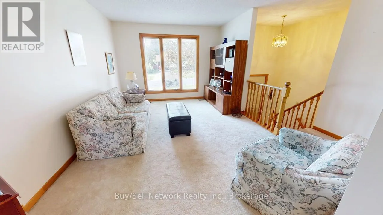 2565 MARSDALE DRIVE