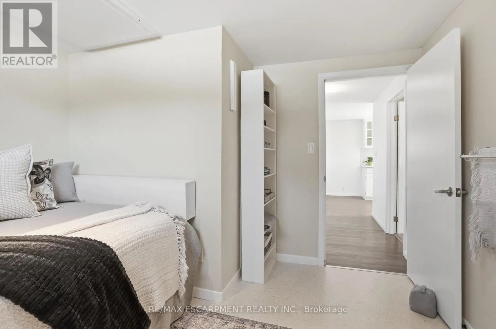 81 THOMSON DRIVE