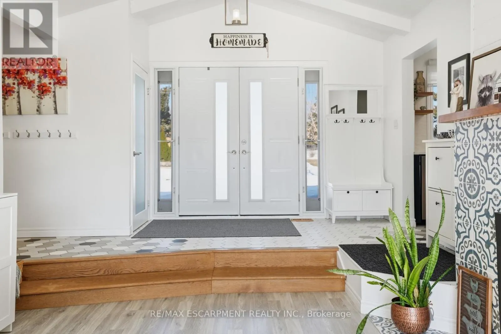 81 THOMSON DRIVE