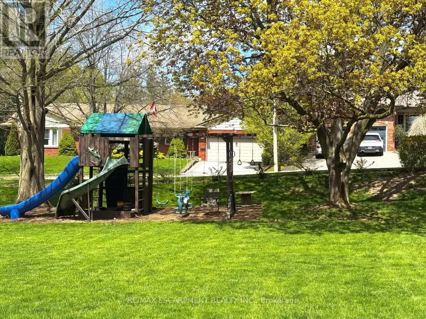 81 THOMSON DRIVE