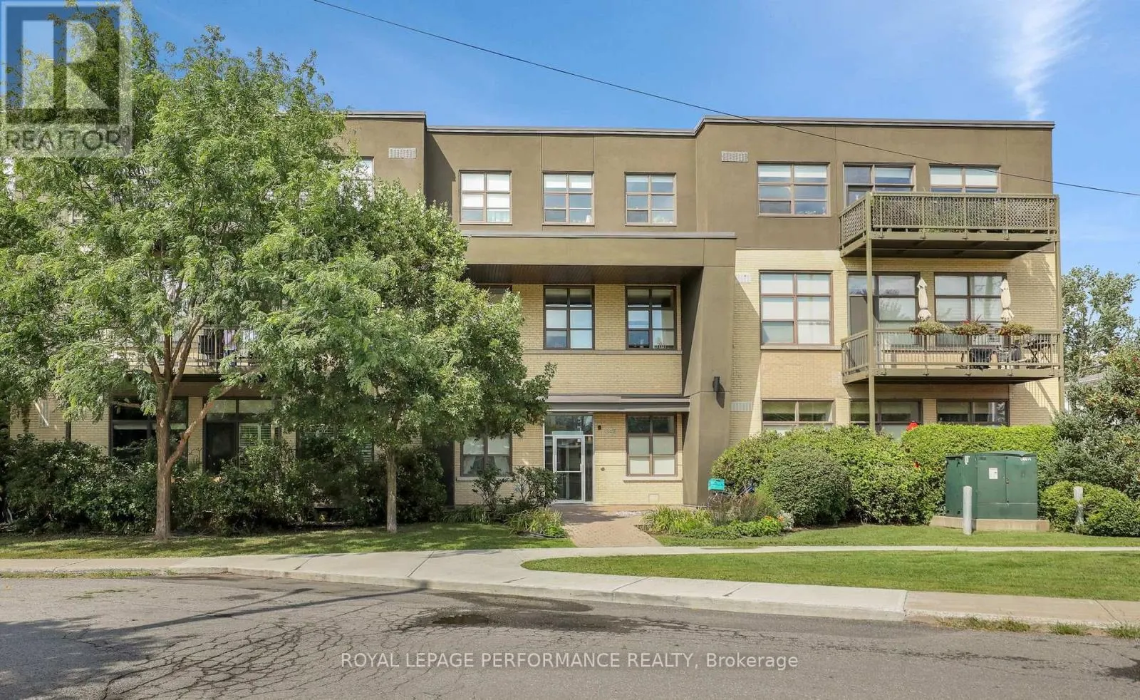 117 - 345 ST. DENIS STREET
