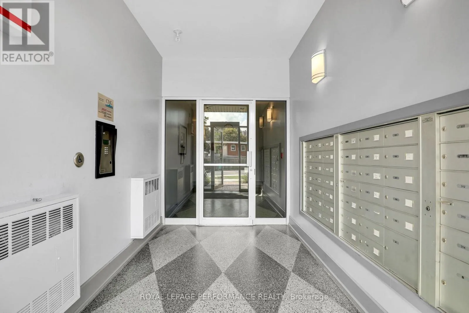 117 - 345 ST. DENIS STREET