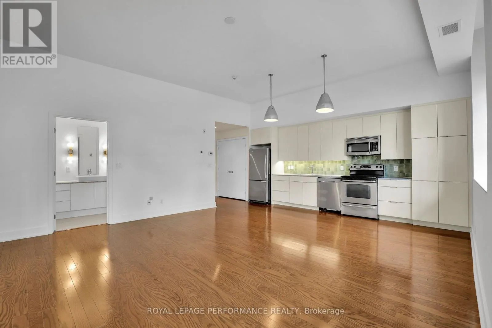 117 - 345 ST. DENIS STREET