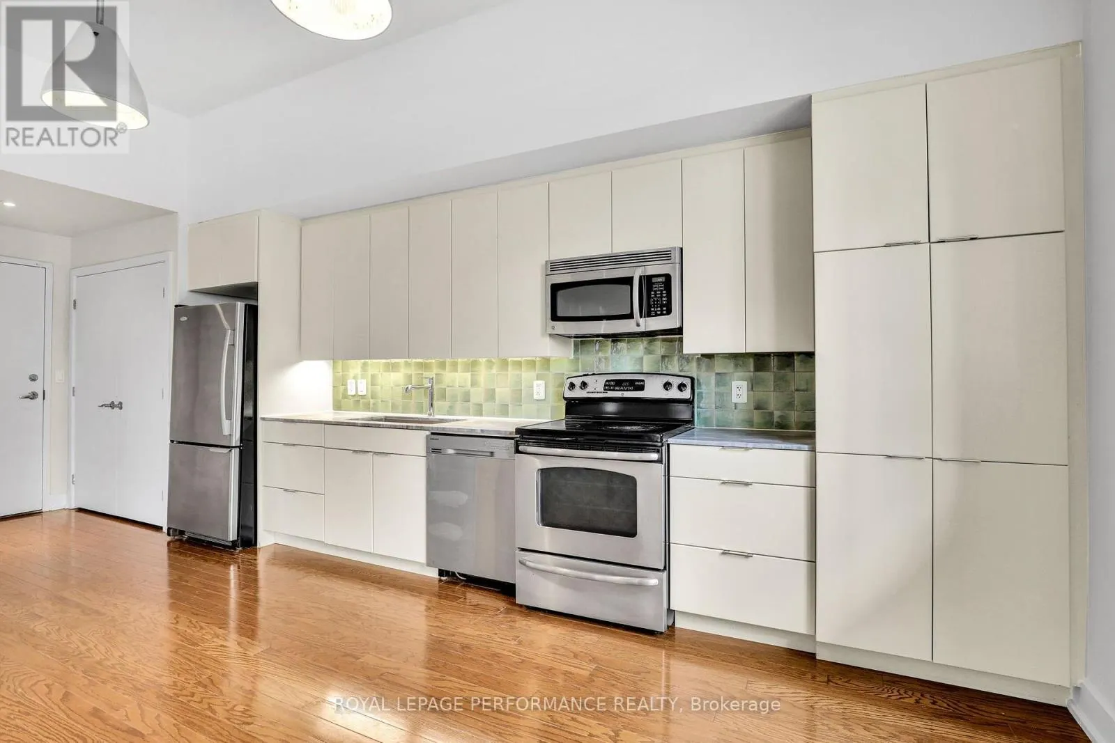 117 - 345 ST. DENIS STREET