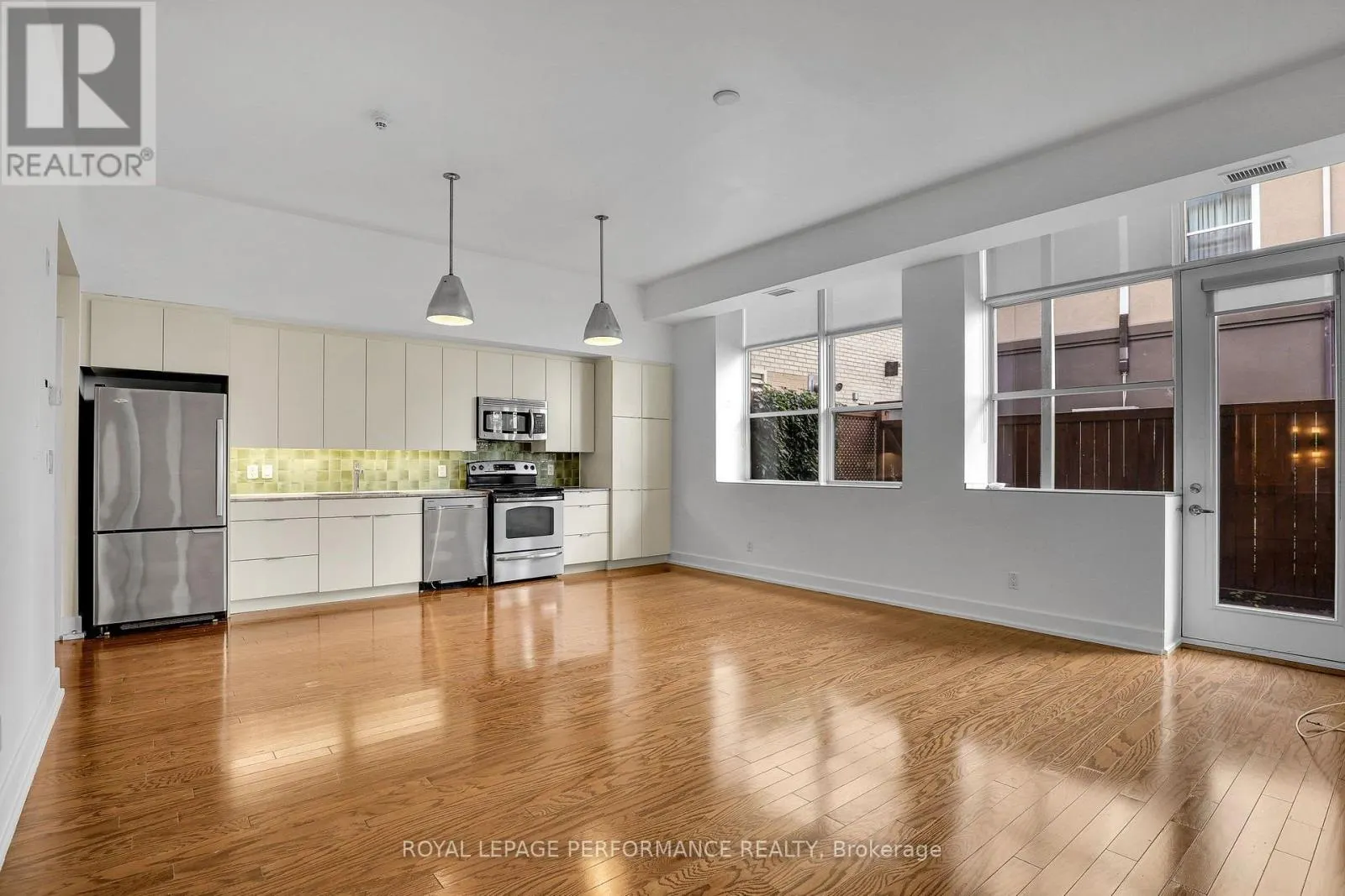 117 - 345 ST. DENIS STREET