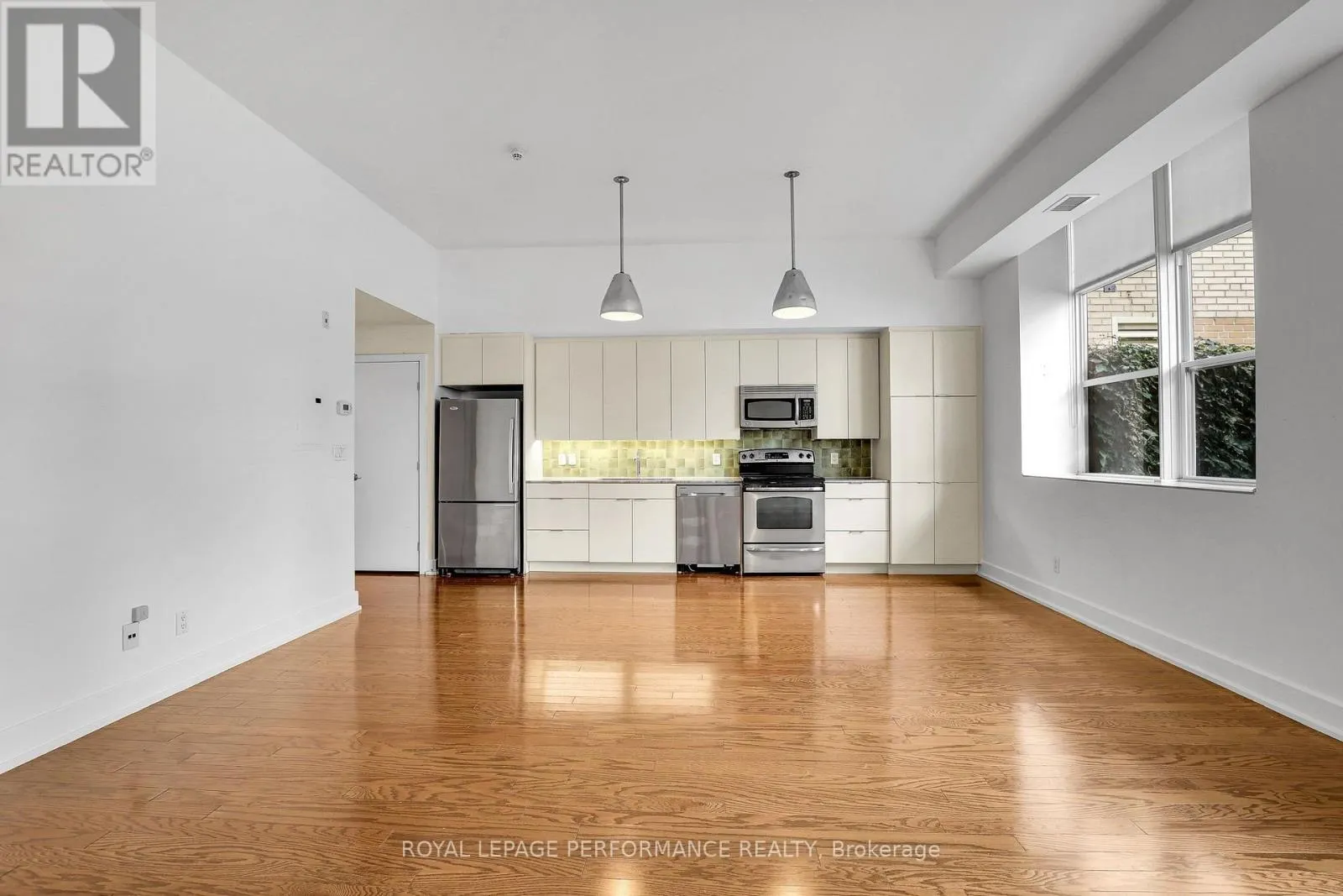 117 - 345 ST. DENIS STREET