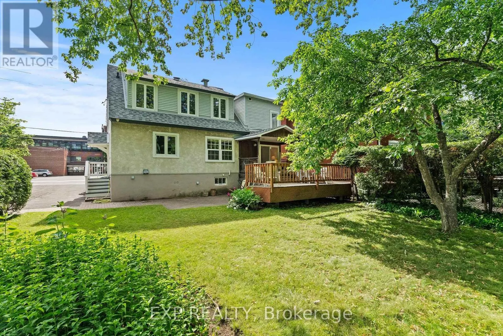 579 BROADVIEW AVENUE