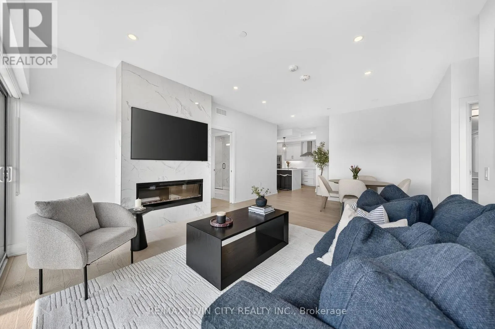 601 - 71 WYNDHAM STREET S