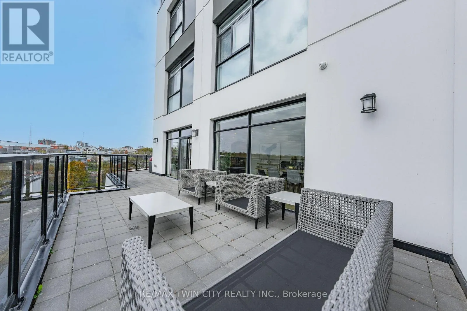 601 - 71 WYNDHAM STREET S