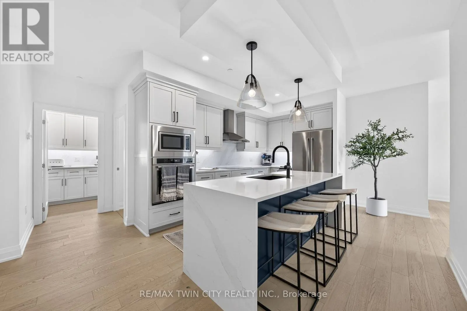 601 - 71 WYNDHAM STREET S