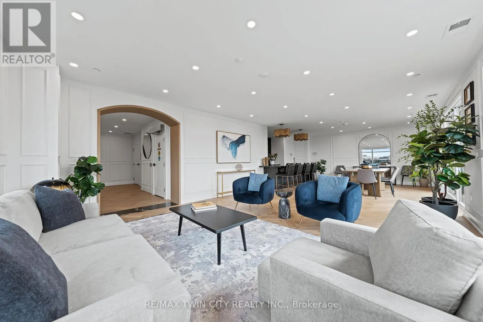 601 - 71 WYNDHAM STREET S