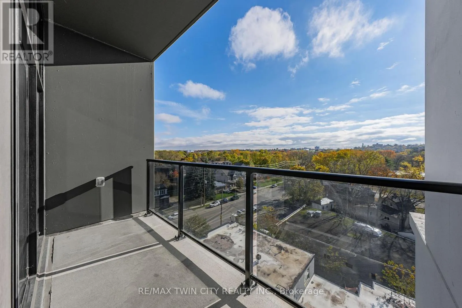 601 - 71 WYNDHAM STREET S
