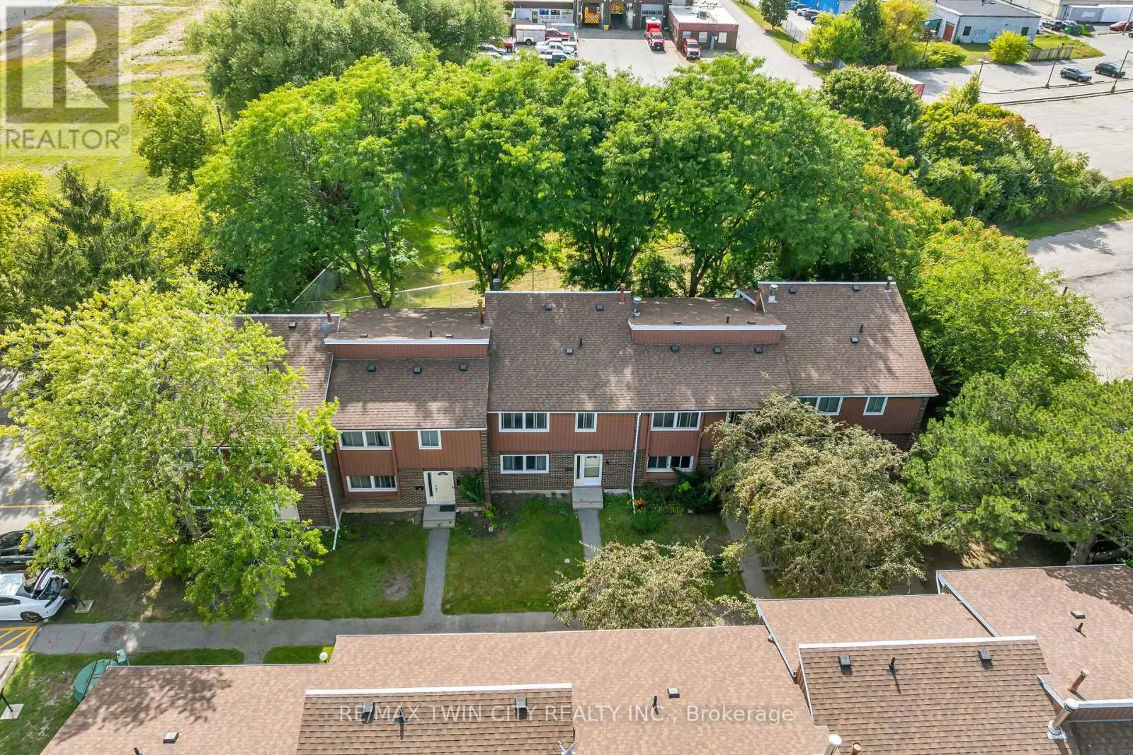 101 - 121 UNIVERSITY AVENUE E