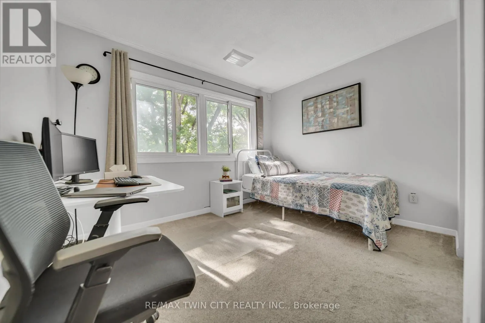 101 - 121 UNIVERSITY AVENUE E