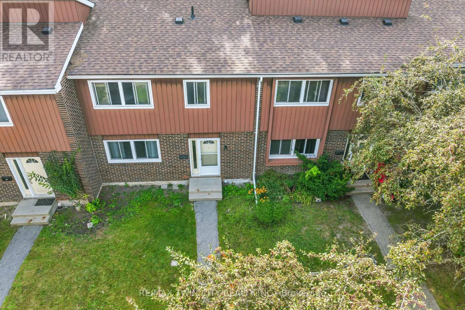 101 - 121 UNIVERSITY AVENUE E