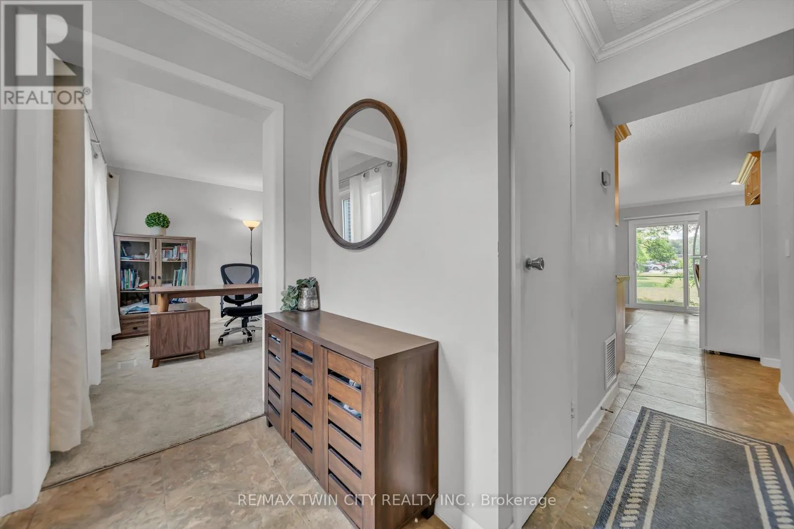 101 - 121 UNIVERSITY AVENUE E