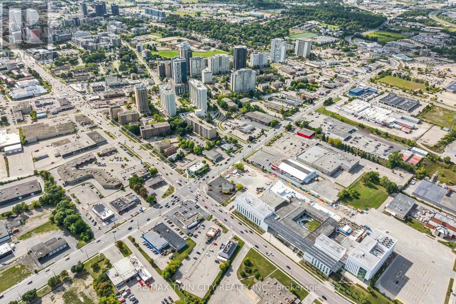 101 - 121 UNIVERSITY AVENUE E