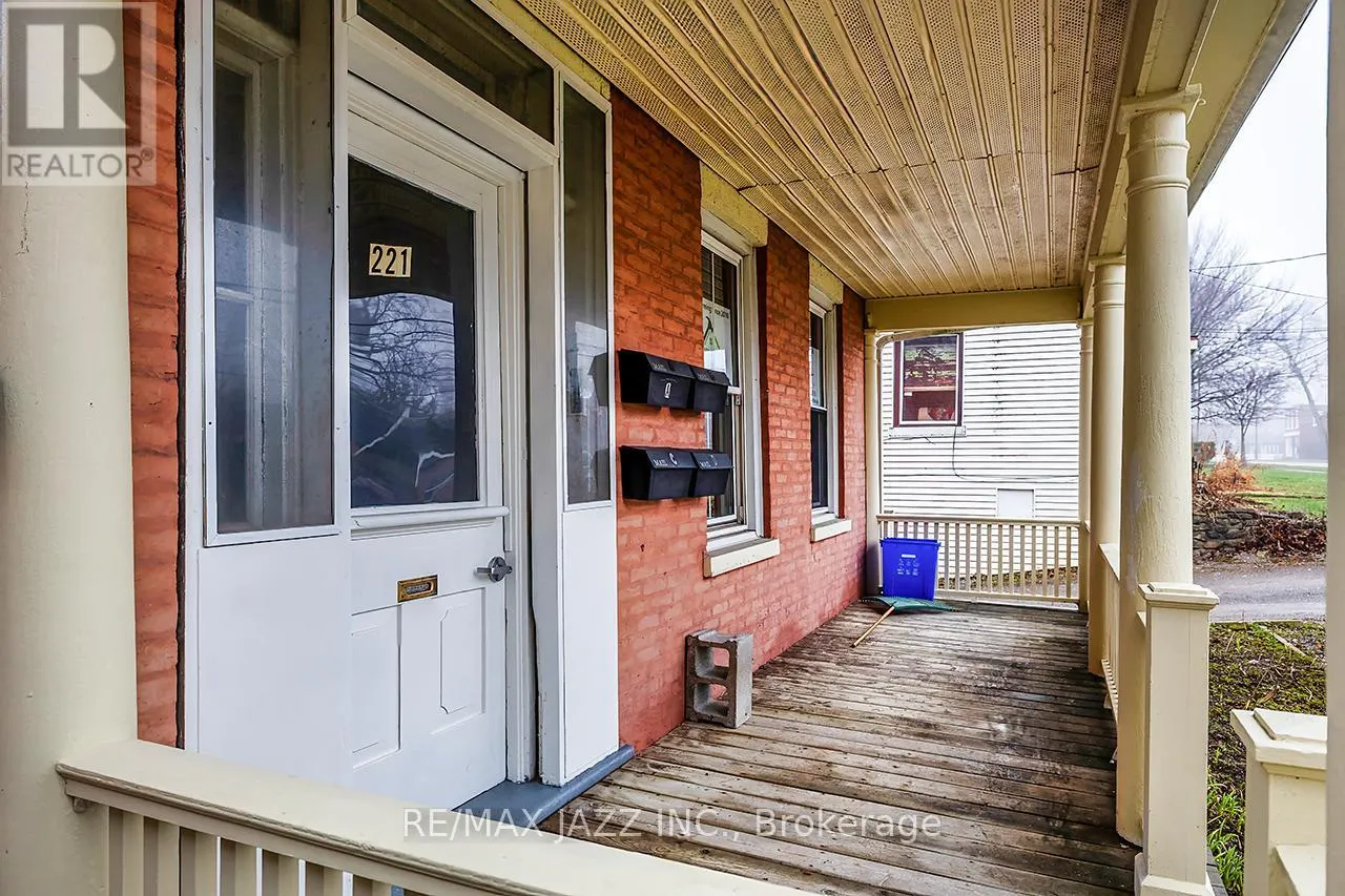 221 WALTON STREET